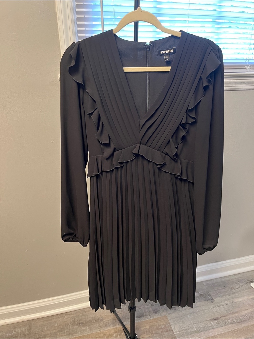 Express Black Long-Sleeve Pleated V-Neck Ruffle Dress